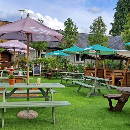 The Inn West End Уокинг Екстериор снимка
