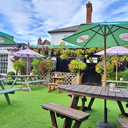 The Inn West End Уокинг Екстериор снимка