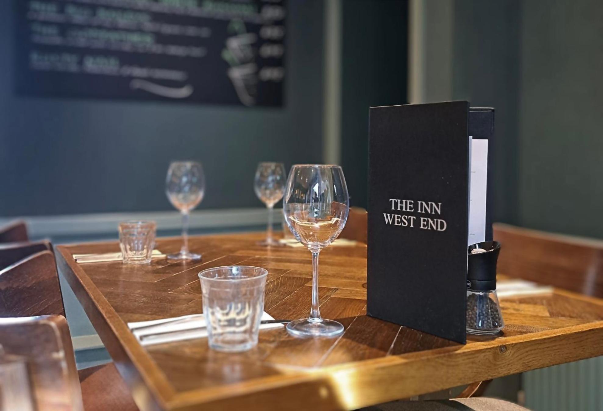 The Inn West End Уокинг Екстериор снимка