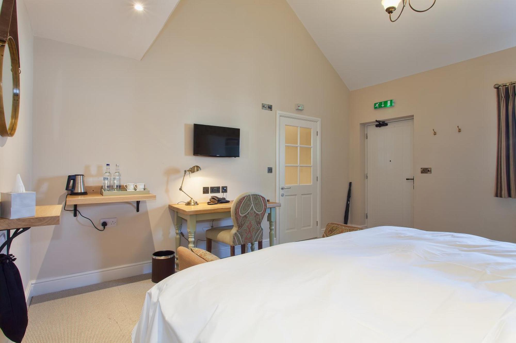 The Inn West End Уокинг Стая снимка