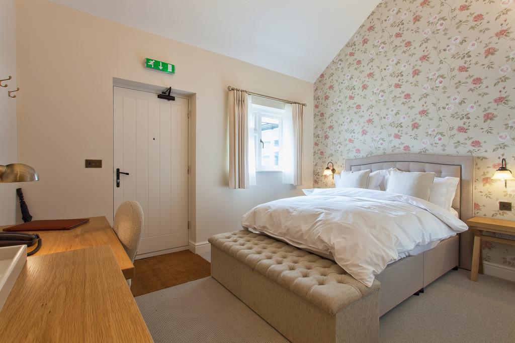 The Inn West End Уокинг Стая снимка