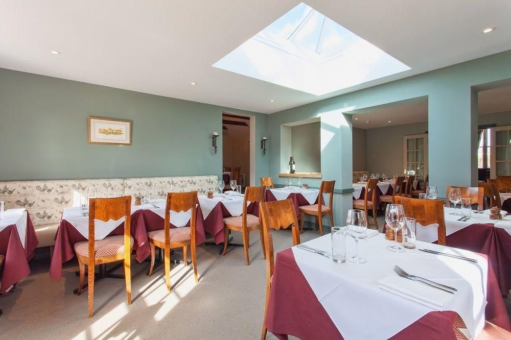 The Inn West End Уокинг Екстериор снимка