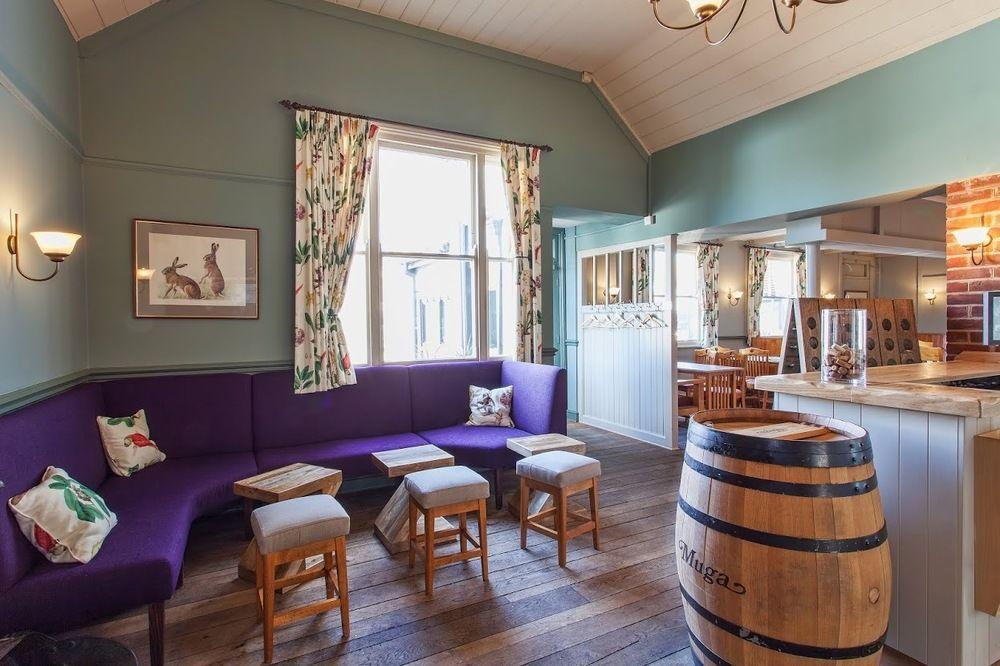 The Inn West End Уокинг Екстериор снимка