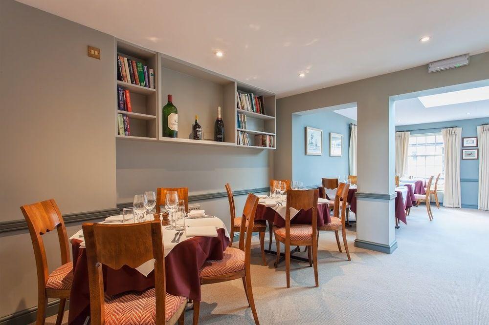 The Inn West End Уокинг Екстериор снимка