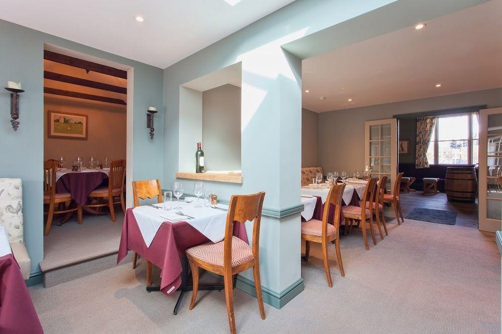 The Inn West End Уокинг Екстериор снимка