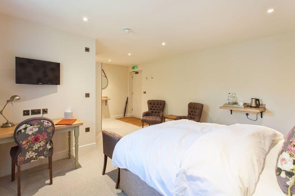 The Inn West End Уокинг Екстериор снимка