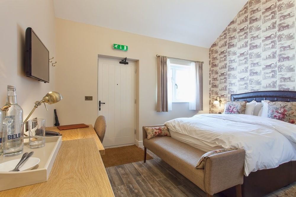 The Inn West End Уокинг Екстериор снимка