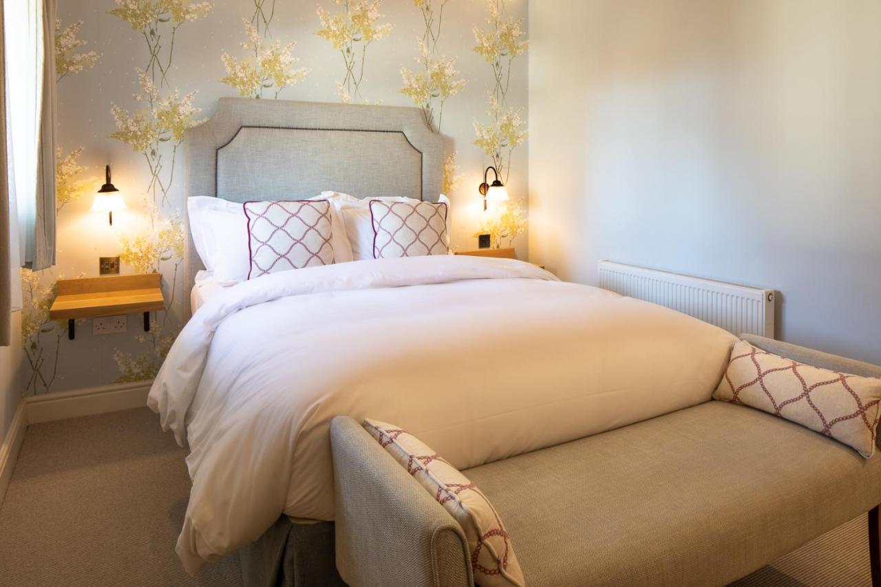 The Inn West End Уокинг Екстериор снимка