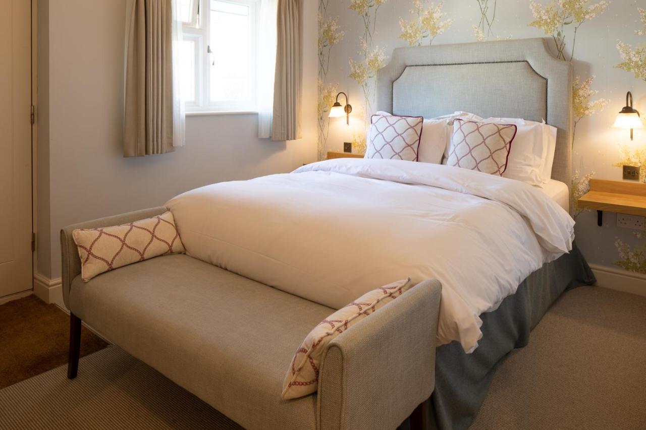 The Inn West End Уокинг Екстериор снимка