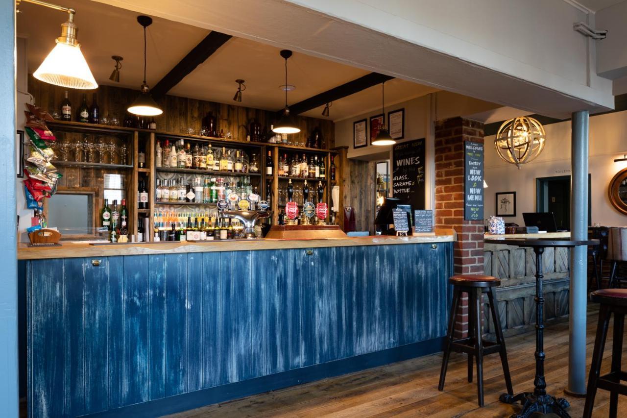 The Inn West End Уокинг Екстериор снимка