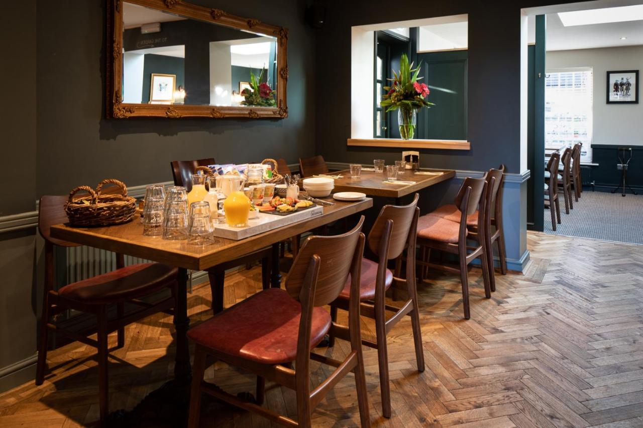 The Inn West End Уокинг Екстериор снимка